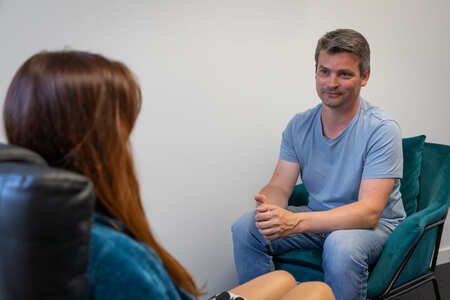 Consultation d'hypnose spécialisée HPI au cabinet de Vannes